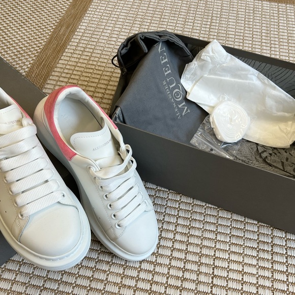 COPY - Alexander Mcqueen Sneaker - Picture 1 of 6